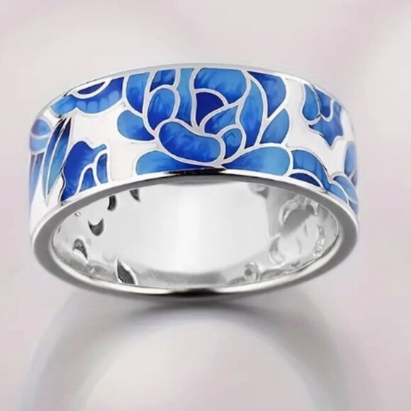 NEW BAND RING BLUE WHITE SILVER PLATED ABSTRACT ART FLOWERS SZ 8 GIFT FOR HER - Picture 1 of 4
